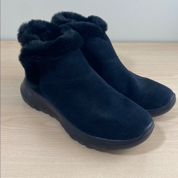 Skechers Air Cooled Goga Mat Faux Fur Trimmed Black Suede Ankle Boots - Picture 1 of 10